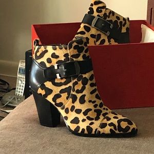 Donald Pliner designer boots size 6 1/2